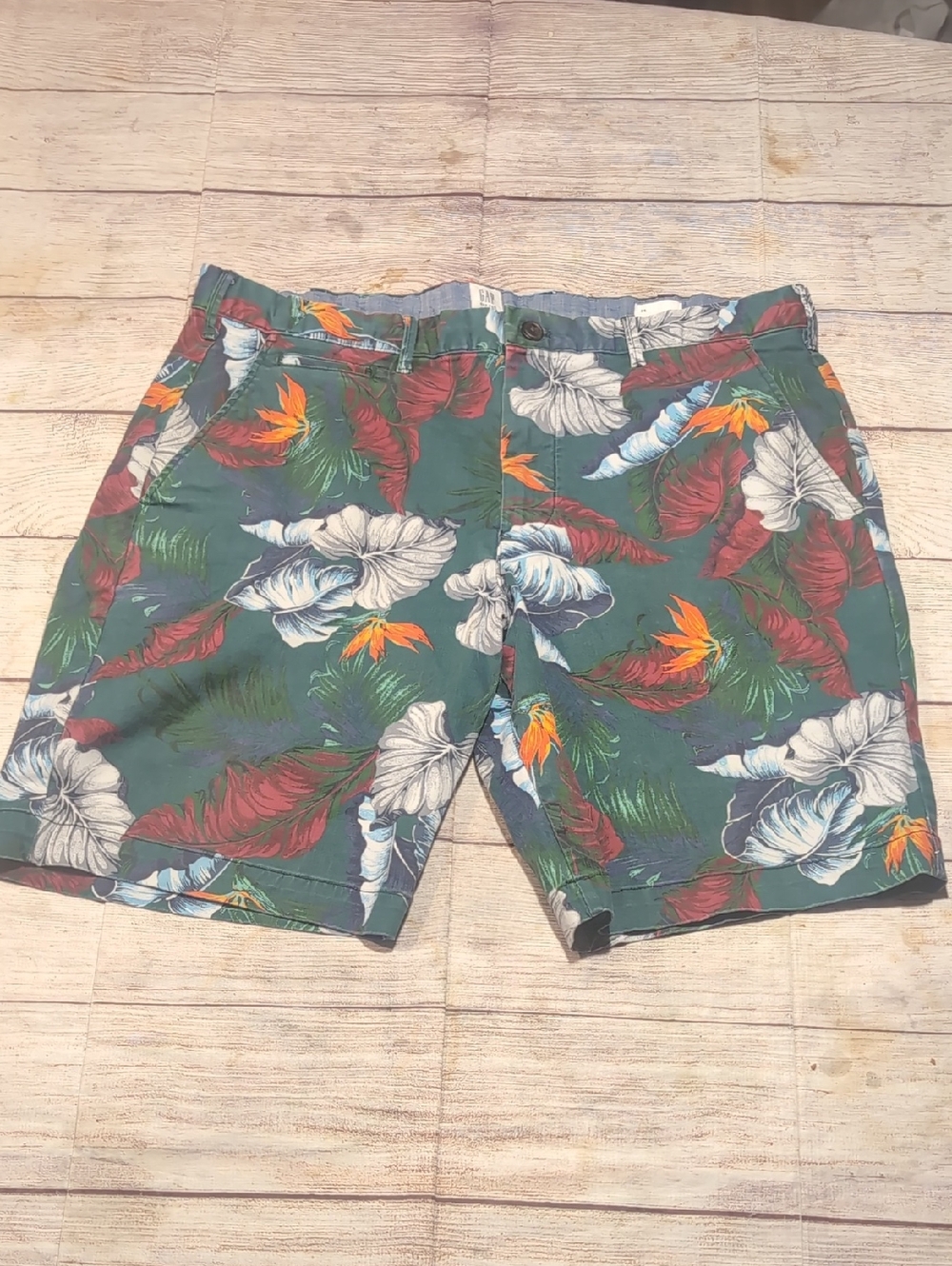 Gap For Good Men's Green With Tropical Priint Flat Front Shorts Size 36